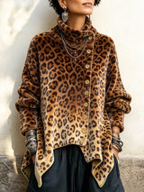 Caria - Soft-Touch Leo-Print Top mit hohem Kragen