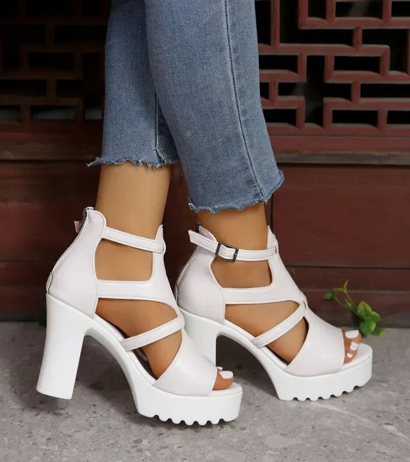 Elestine - Skulpturale Gladiatorensandalen mit Plateau