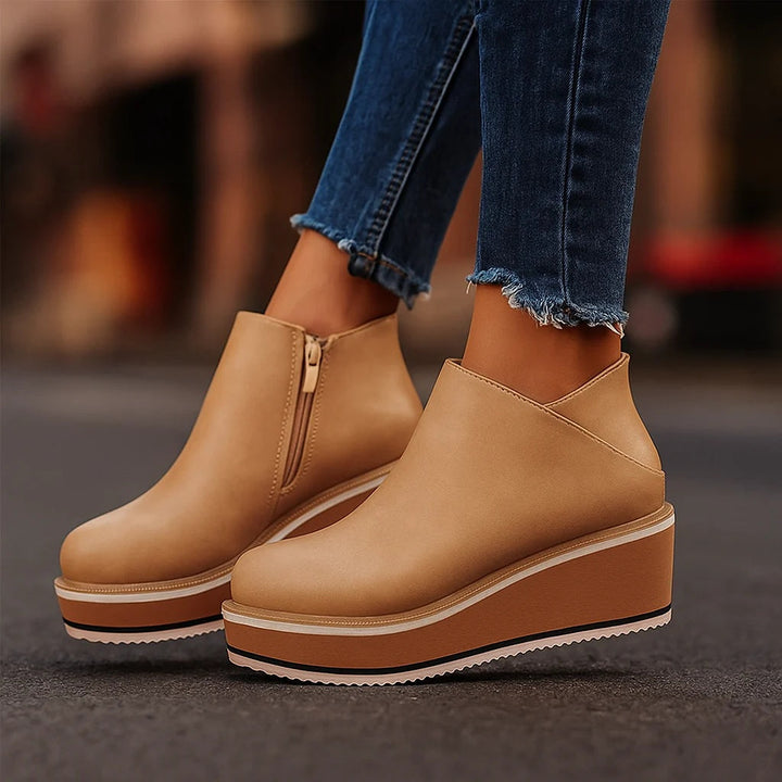 Neve - Gepolsterte Keilabsatz-Stiefeletten