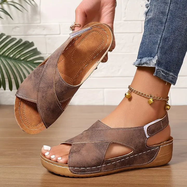 Lacey - Komfort-Sandalen mit gekreuzten Riemen
