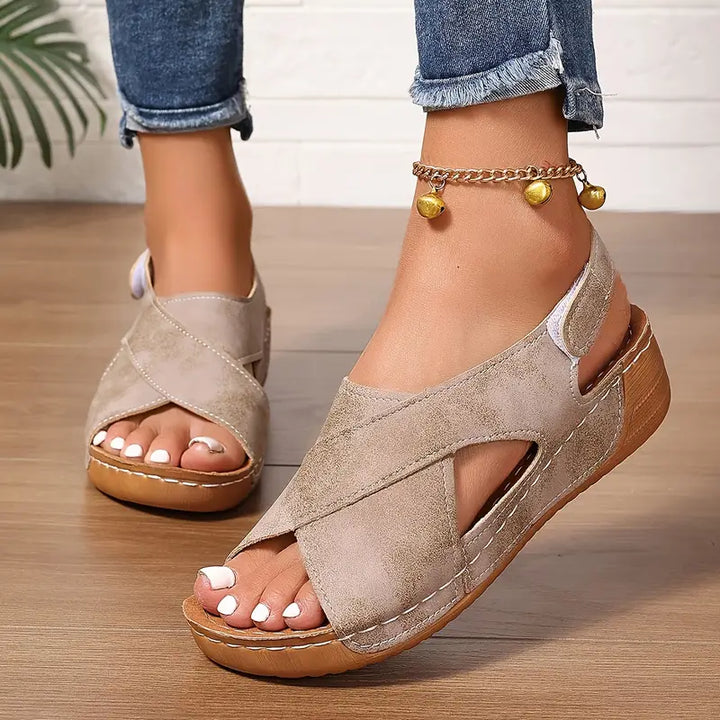 Lacey - Komfort-Sandalen mit gekreuzten Riemen