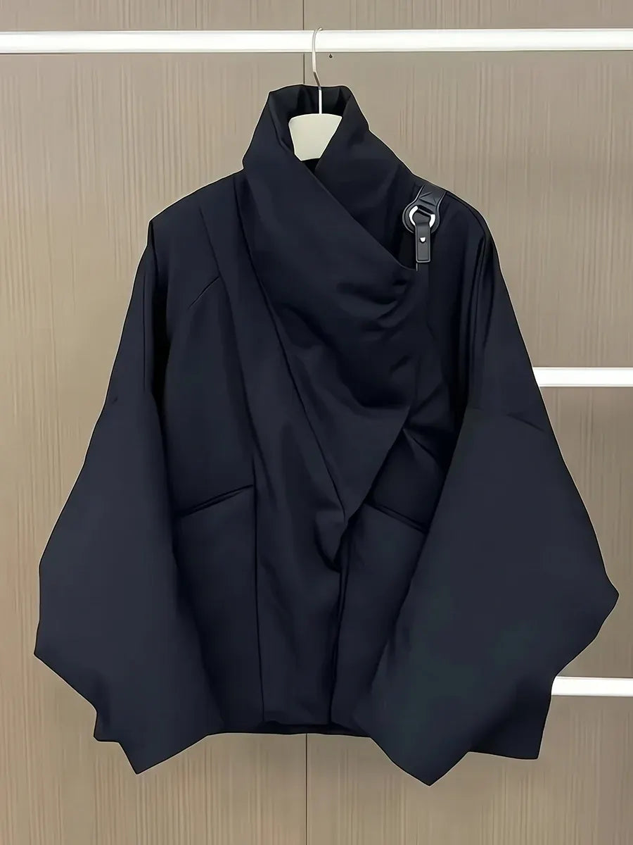 Ismena - Asymmetrische Pufferjacke mit hohem Stehkragen