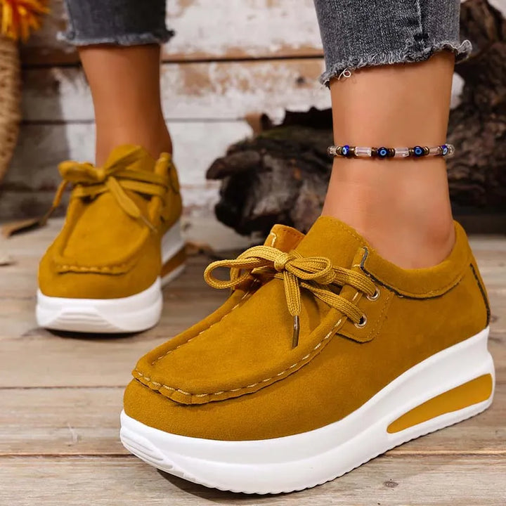 Eirwen - Gepolsterte Schnürsneaker mit Plateausohle