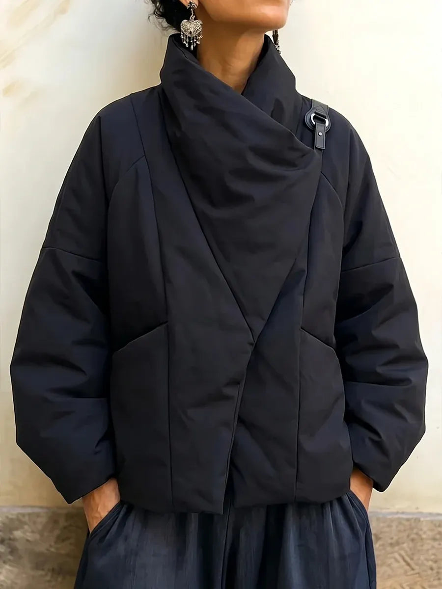 Ismena - Asymmetrische Pufferjacke mit hohem Stehkragen