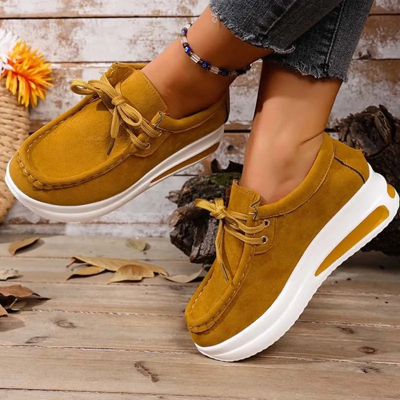 Eirwen - Gepolsterte Schnürsneaker mit Plateausohle