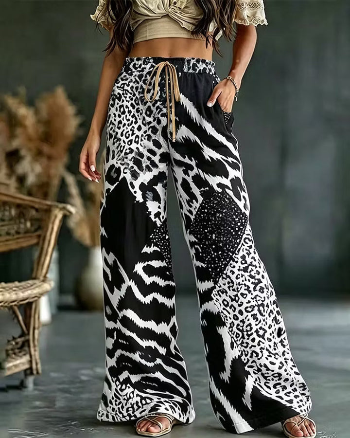 Elfrida - weiche, weit geschnittene Patchwork-Hose mit Leopardenmuster