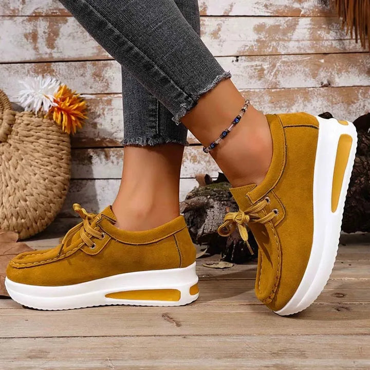 Eirwen - Gepolsterte Schnürsneaker mit Plateausohle