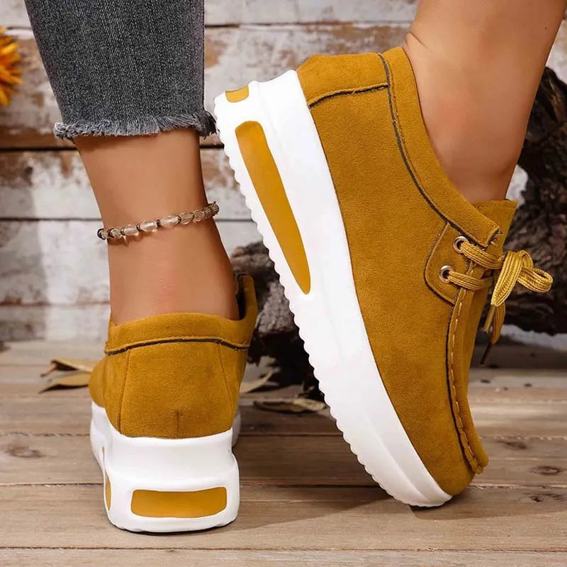 Eirwen - Gepolsterte Schnürsneaker mit Plateausohle