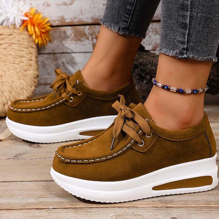 Eirwen - Gepolsterte Schnürsneaker mit Plateausohle