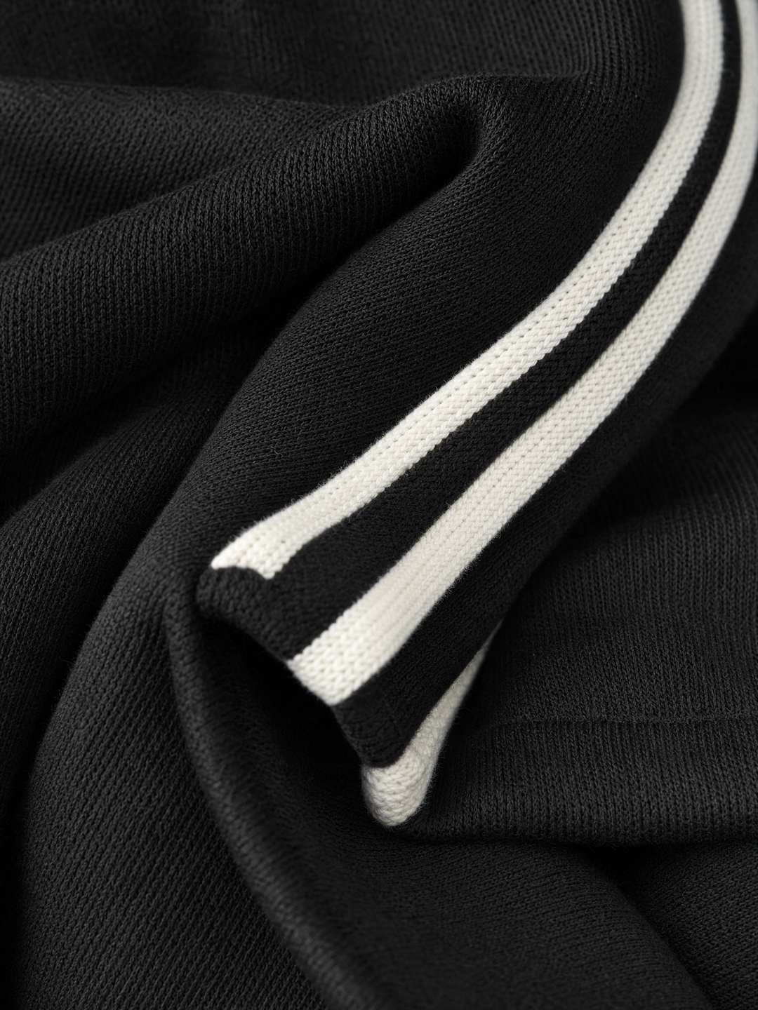 Aida - Sportives gestreiftes Maxikleid mit langen Ärmeln