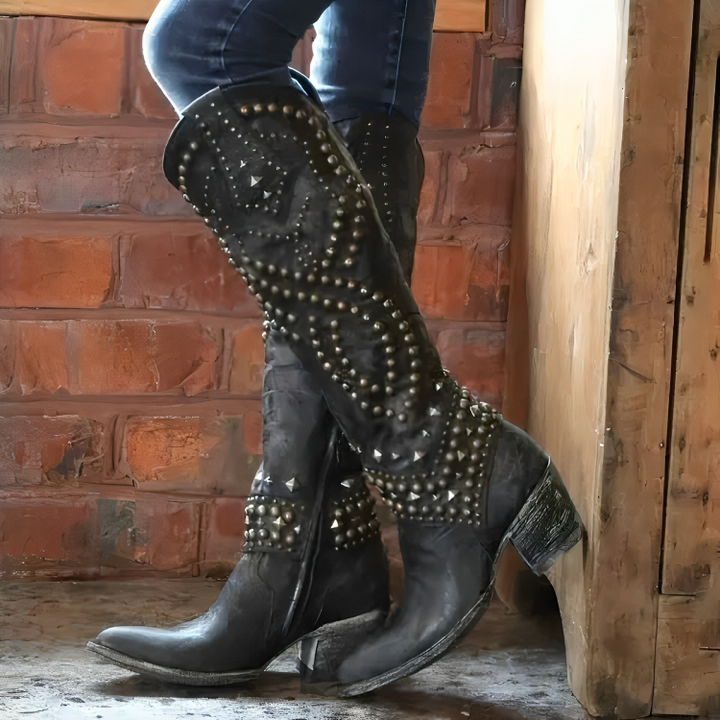 Sylverelle - nietenbesetzte Vintage-Westernstiefel