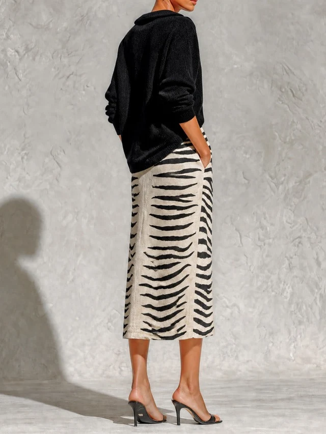 Aelyra - Zweiteiler aus Soft-Touch-Strickpullover und Leinen-Midirock mit Zebra-Print