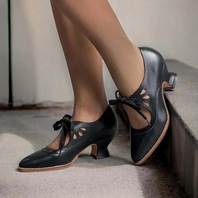 Veralyn - Vintage Kitten-Heels zum Schnüren