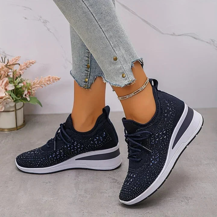 Lilia - mit Strass besetzte Keilsneaker