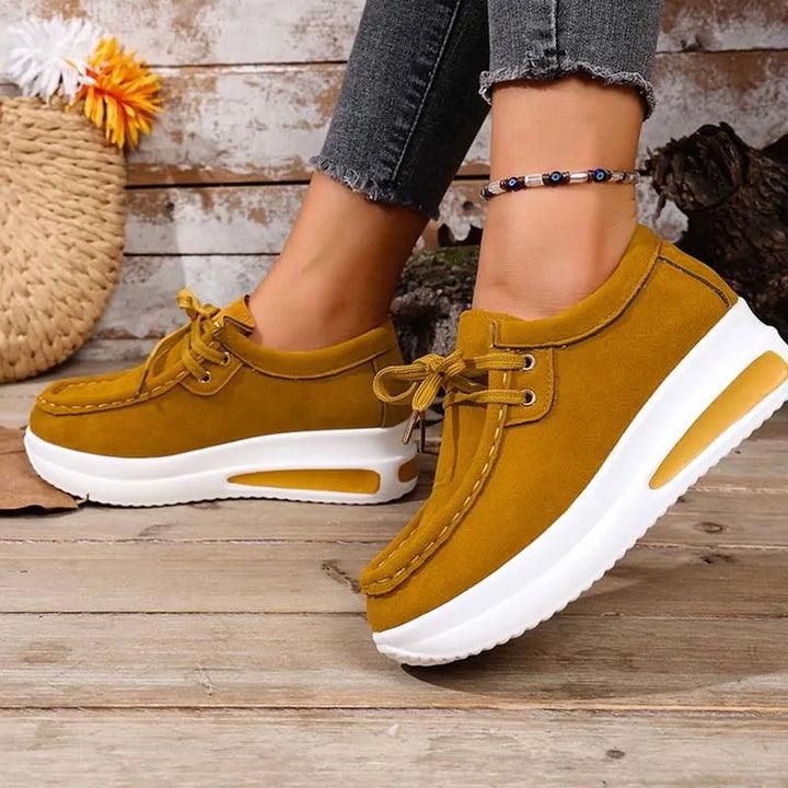 Eirwen - Gepolsterte Schnürsneaker mit Plateausohle