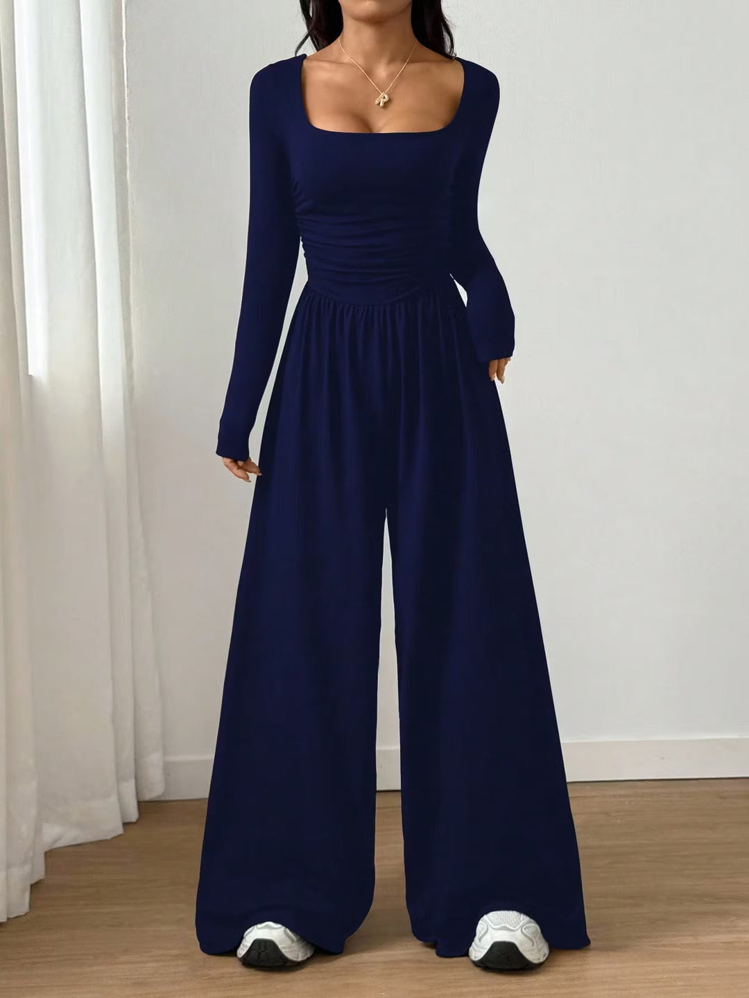 Alise - Geraffter Jumpsuit mit quadratischem Ausschnitt und weitem Bein