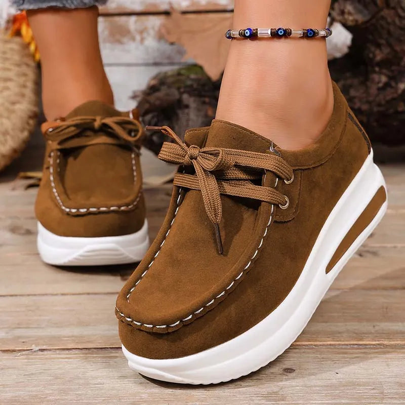 Eirwen - Gepolsterte Schnürsneaker mit Plateausohle