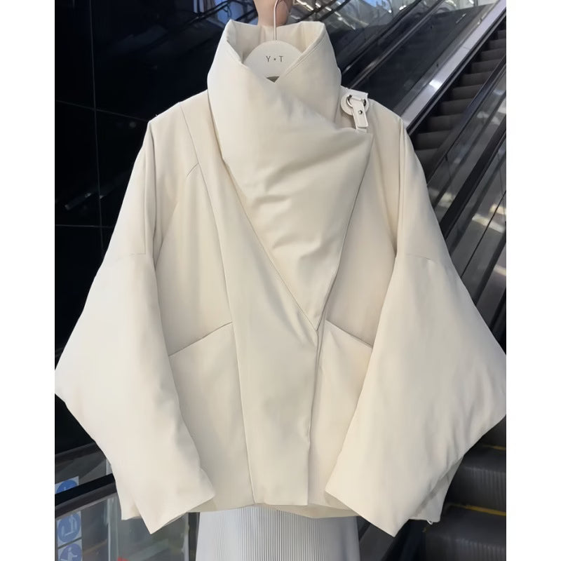Ismena - Asymmetrische Pufferjacke mit hohem Stehkragen