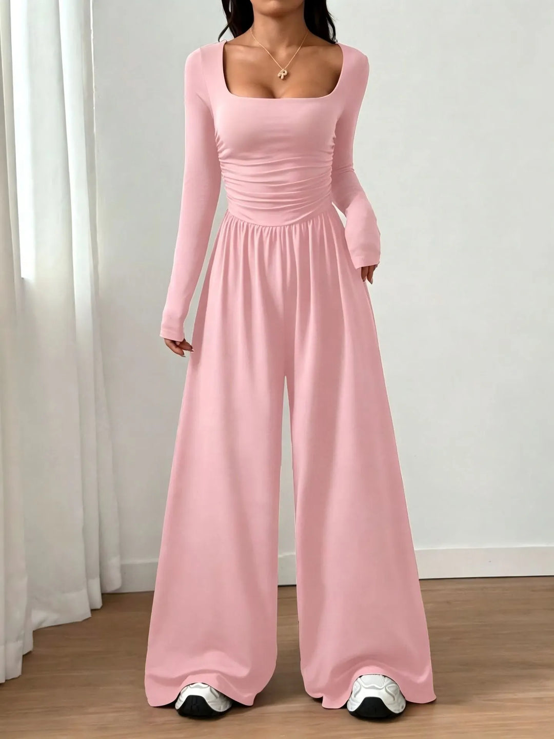 Alise - Geraffter Jumpsuit mit quadratischem Ausschnitt und weitem Bein