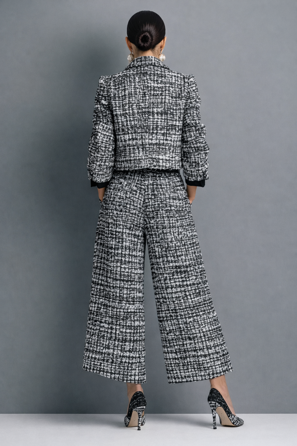 Norabel - Set aus strukturierter Kurzjacke und weiter Hose