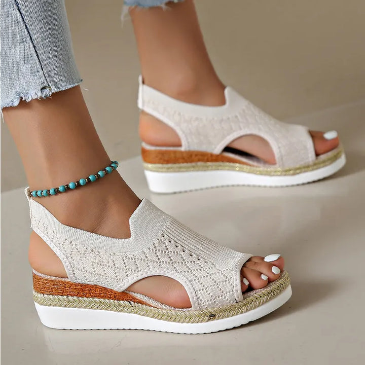 Orianne - atmungsaktive Peep-Toe-Keilsandaletten