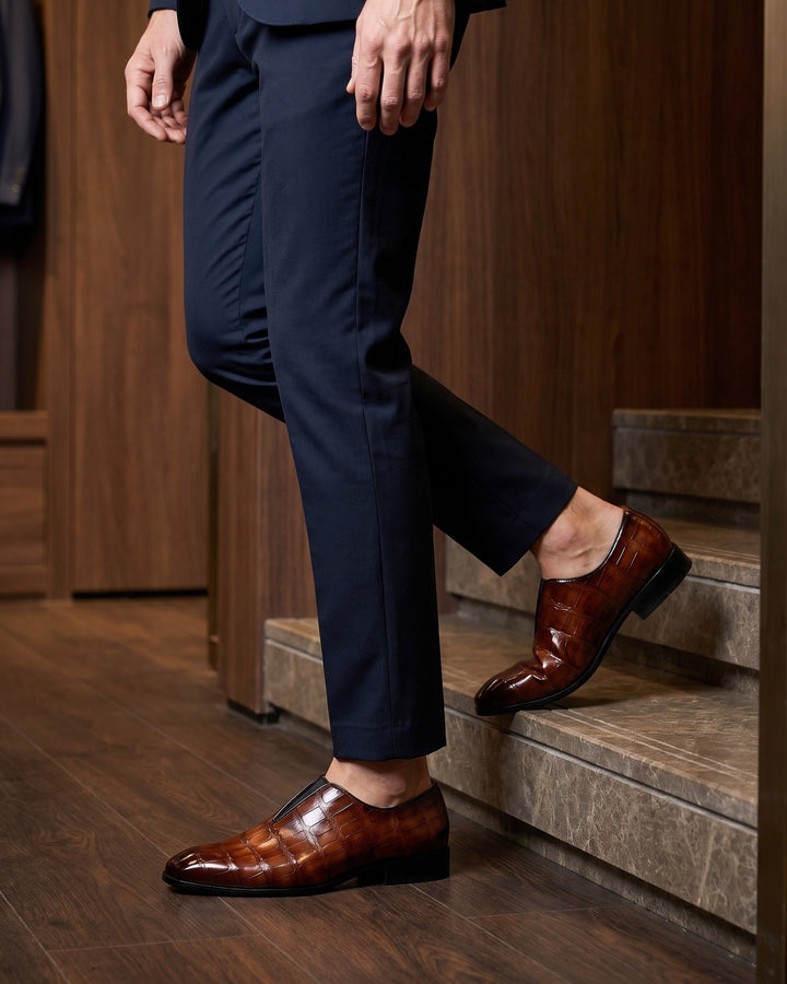 Denton - Patinierte Slip-on-Loafer mit Kroko-Prägung