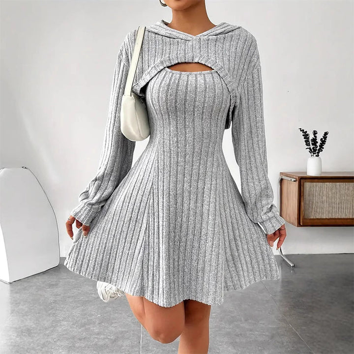 Mirellia - Strick-Minikleid mit Kapuze und Cut-outs