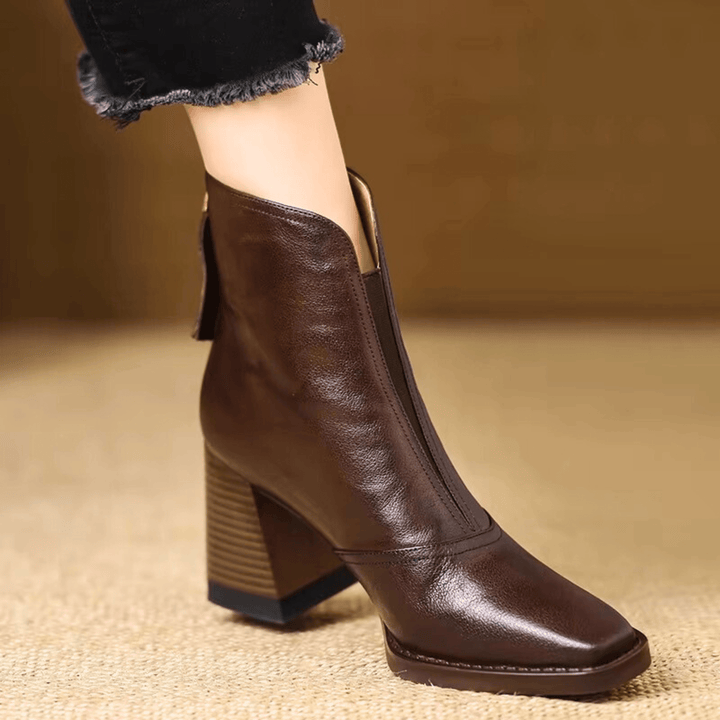 Zora - Skulpturale Mid-Heel-Stiefelette